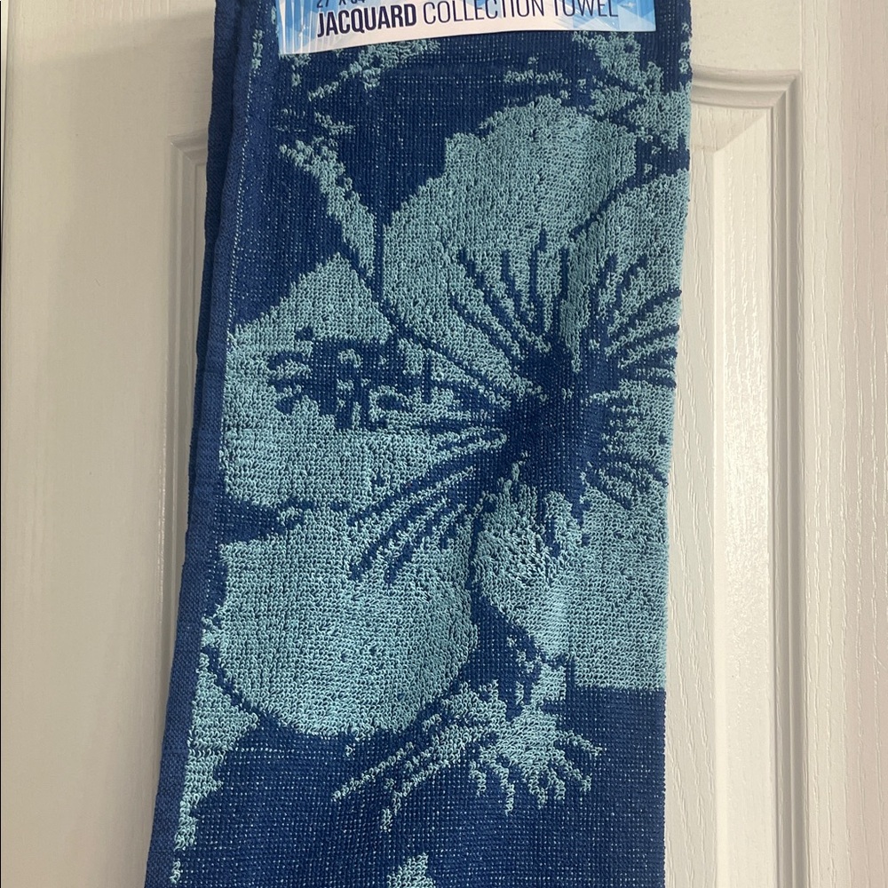Jacquard Collection Set of 2 Beach Towels - Picture 5 of 11
